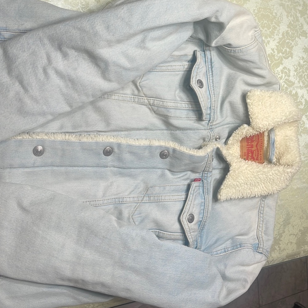 Levi Vintage sherpa trucker jacket size medium